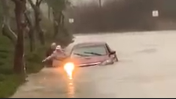 Flooding, resue on South Bay Boulivard in Morro Bay